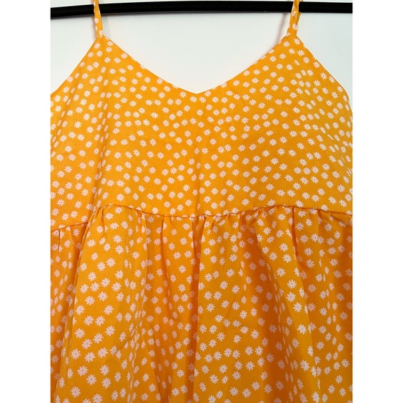 ✨NWOT✨ Floral Ruffle Tank - Picture 4 of 7